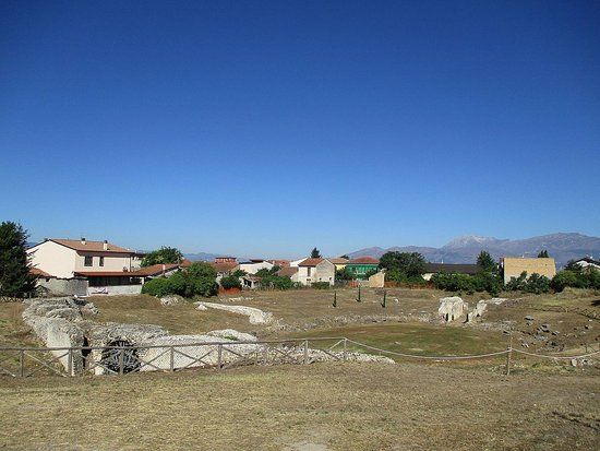 Anfiteatro romano di Marruvium